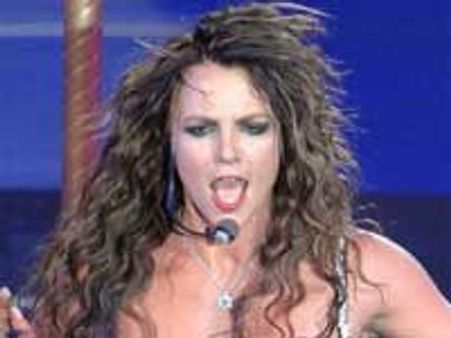 हिट गीतकारों की मदद लेंगी ब्रिटनी