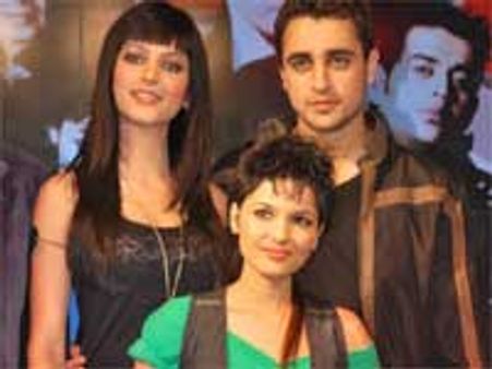 चित्राशी रावत ने मारा शार्टकट