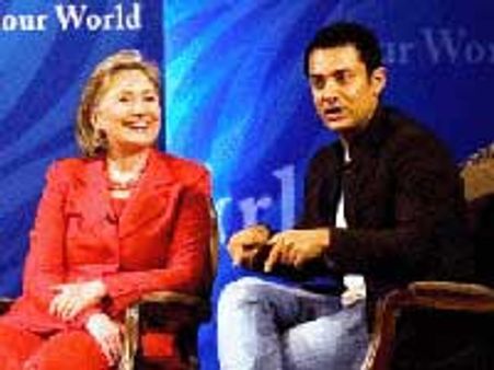 हिलेरी ने आमिर की प्रशंसा की!