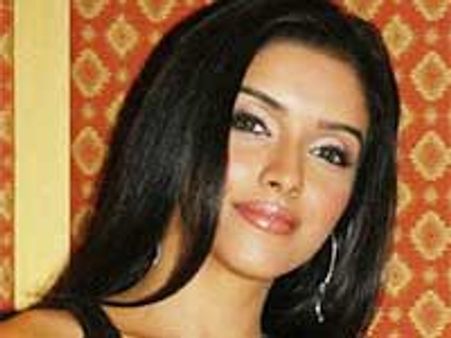 धोनी के साथ डेट पर असिन!