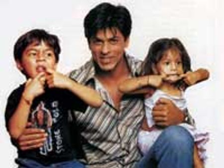 पिता की भूमिकाओं में उतरे शाहरूख