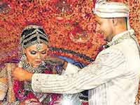 राखी ने की सगाई, शादी बाद में