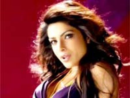 'व्‍हाट्स योर राशि' मे हॉट लगी प्रियंका