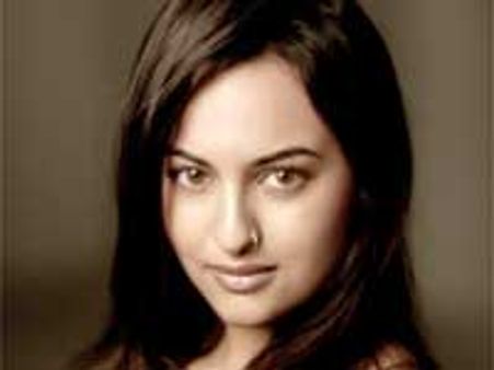 बिकिनी नहीं पहनूंगी: सोनाक्षी सिंहा