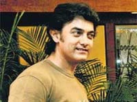 'देल्‍ही बेली' से खुश नहीं है आमिर
