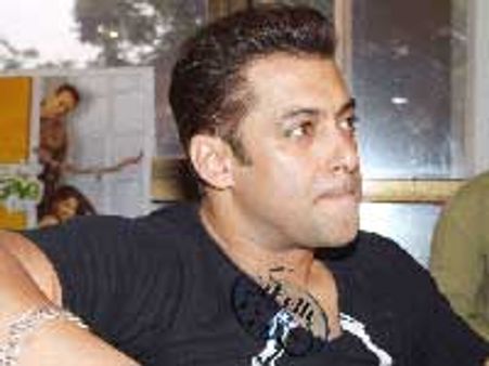 शाहरूख से पूछताछ, सलमान खुश