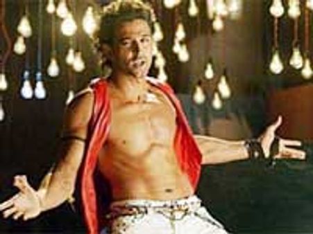 तीन साल बाद स्‍टेज पर लौटे रितिक