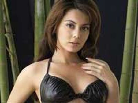 मिनिषा ने बेस्‍ट फ्रैंड को पार्टी दी