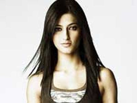 पिता की फिल्‍म में संगीत दे रहीं है श्रुति