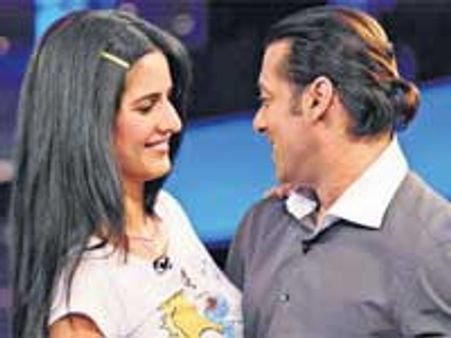 मिनी स्‍कर्ट में कैट नापसंद: सल्‍लू