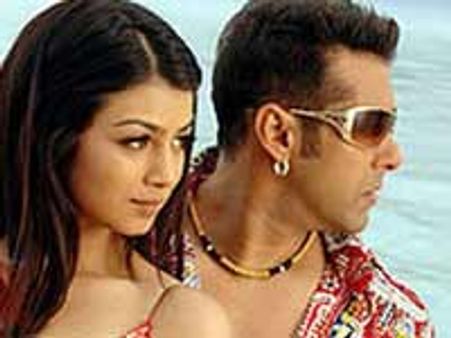 सलमान ने अमरीकी यात्रा टाली