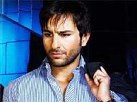 सैफ को करीना पर भरोसा नहीं!