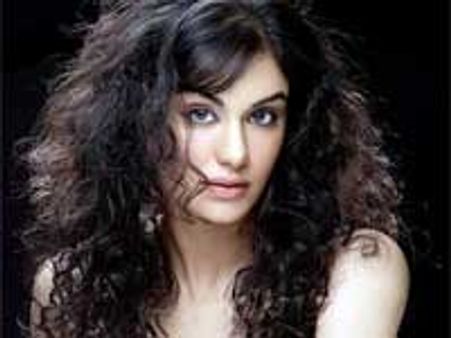 अदा शर्मा के प्रेम में आदित्‍य नारायण