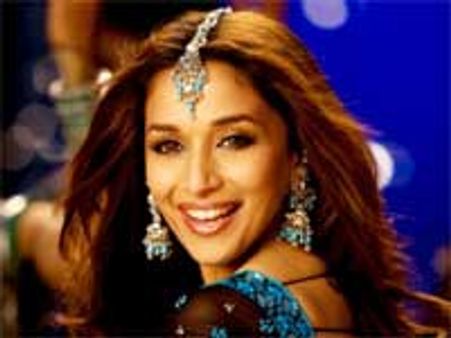 माधुरी से फ्लर्ट करना चाहते है शाहिद