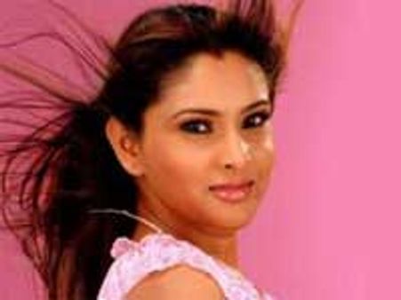 रम्‍या की फिल्‍मो का बहिष्‍कार करेंगे!