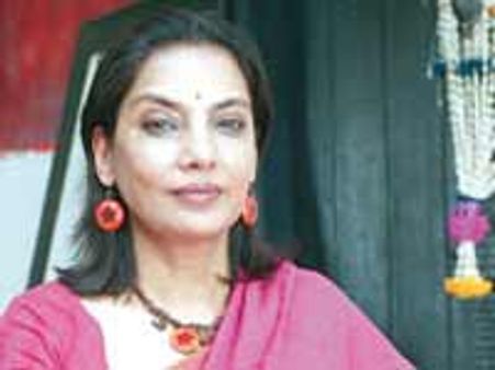 बांग्लादेश पहुंची शबाना आज़मी