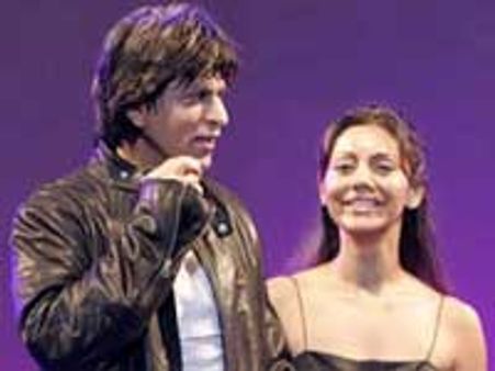 प्रतिदिन पत्‍नी के पैर धोते है शाहरूख