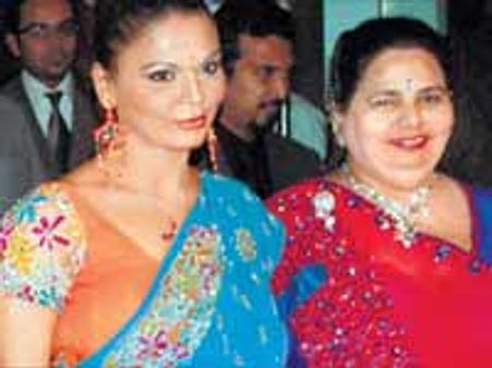 मां मुझसे कम्‍पटीशन कर रहीं है: राखी