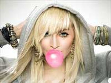 प्रेमी के लिए घर खरीद रहीं है मैडोना