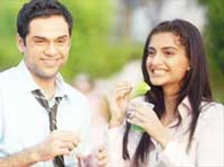 सोनम से अपसेट हुए अभय देओल