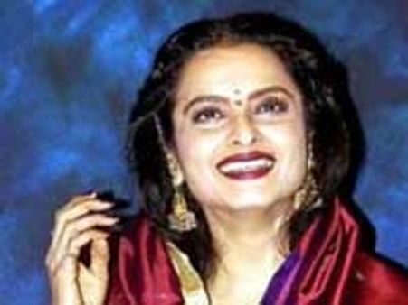 'संपूर्ण अभिनेत्री' हैं रेखा