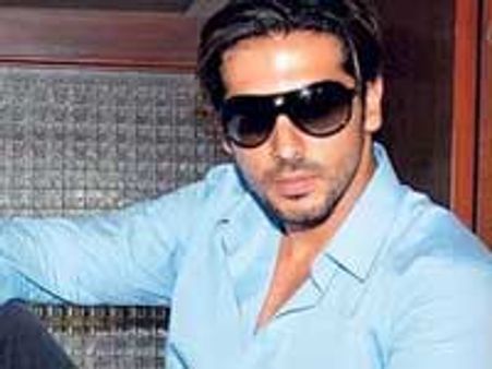 बड़े हुए जायद खान