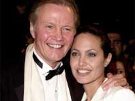 जोली ने पिता के साथ सुलह की