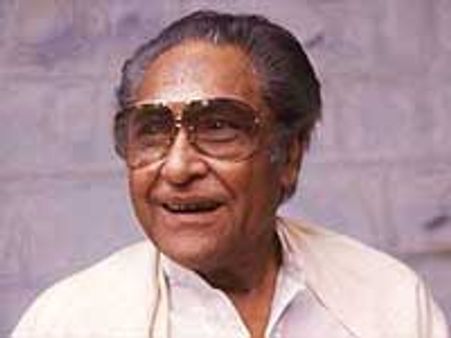 अशोक कुमार के पदचिन्हों पर बिग बी