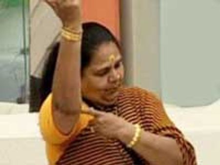 लड़कियो पर बिफरी जया सावंत