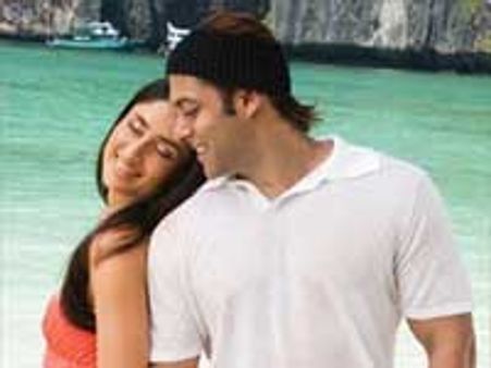 सलमान ने करीना को गोद में उठाया