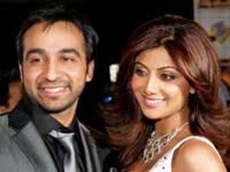 प्रेम की निशानी देखने गए शिल्‍पा-राज