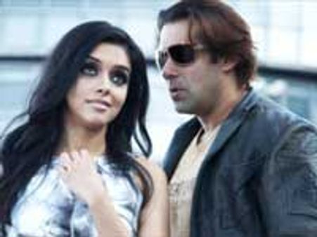 जब असिन बनी फ्रेंच अनुवादक