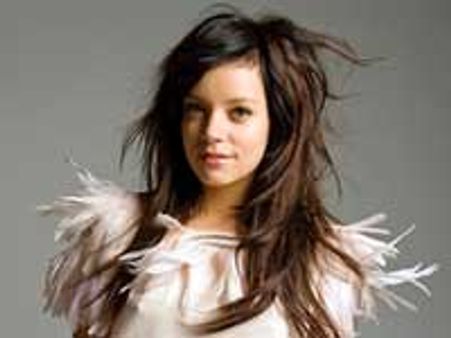 जॉन का मजाक उड़ाती दिखेंगी लिली