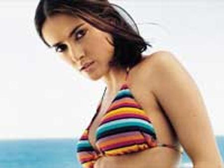 सलमा को खुद देनी पड़ी पार्टी