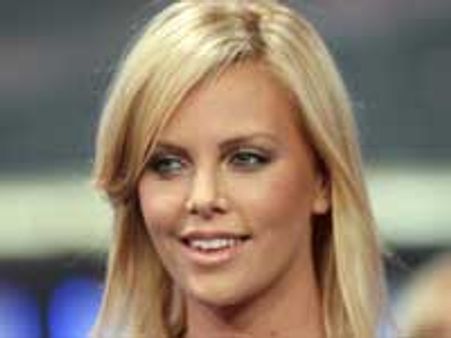 140000 डॉलर में थेरान का चुम्‍बन