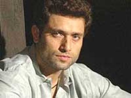 सुधीर मिश्रा की हिटमैन में शाइनी