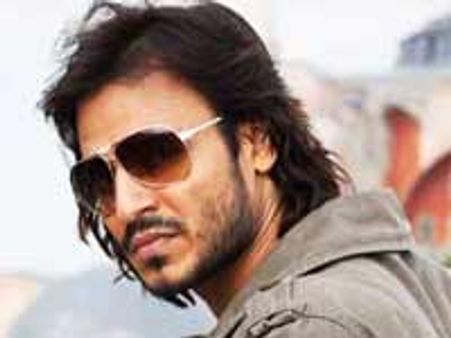 'कुर्बान' के प्रोमो से विवेक गायब!