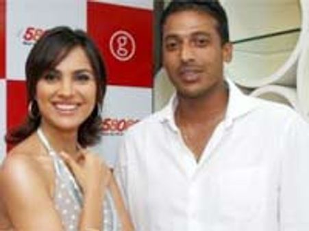 लारा का सहारा बने महेश भूपति