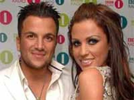 पीटर को मना रही हैं कैटी