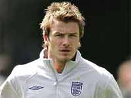 बेकहम ने डिजाइन की टी-शर्ट