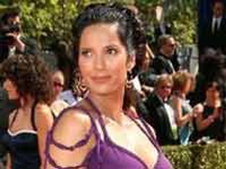 प्रेग्नेंट पद्मलक्ष्मी कवर पेज पर नेकेड हुईं