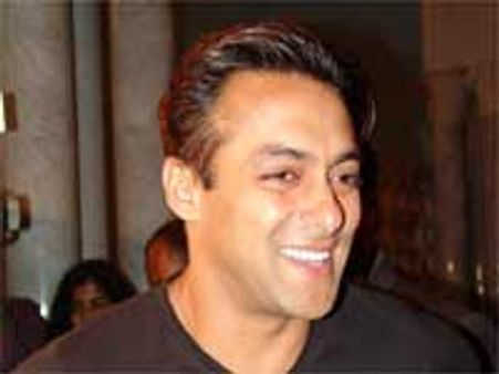 सलमान का रोड शो हुआ इंदौर में