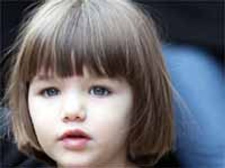 कैटी की बेटी की पसंद हाई हील सैंडिल