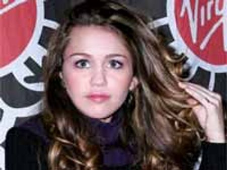 साइरस की टैटू श्रद्धांजलि