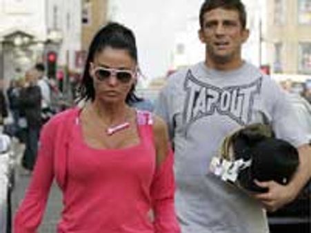 कैटी के लिए सही नहीं एलेक्स