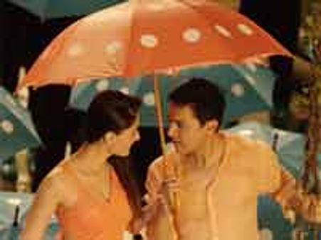 करीना को तोहफे में फिर मिली साड़ी