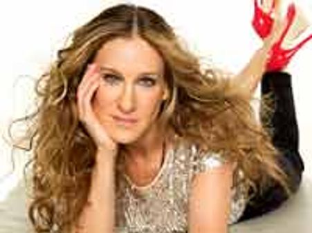 गाय ने सारा पार्कर को लात मारी