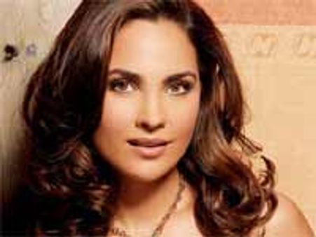 लारा के संबंध थे वुड्स के साथ?