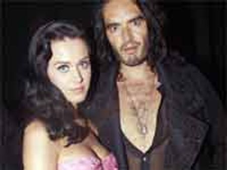 केटी ने रसेल को कार गिफ्ट की