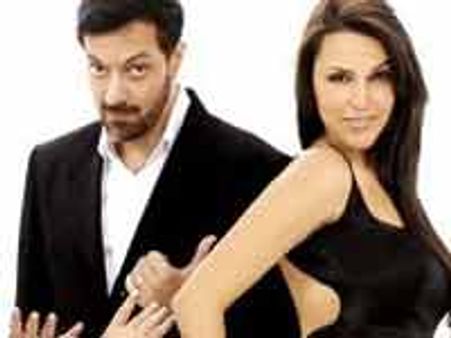 'रात गयी बात गयी' में दो कहानियां देखें